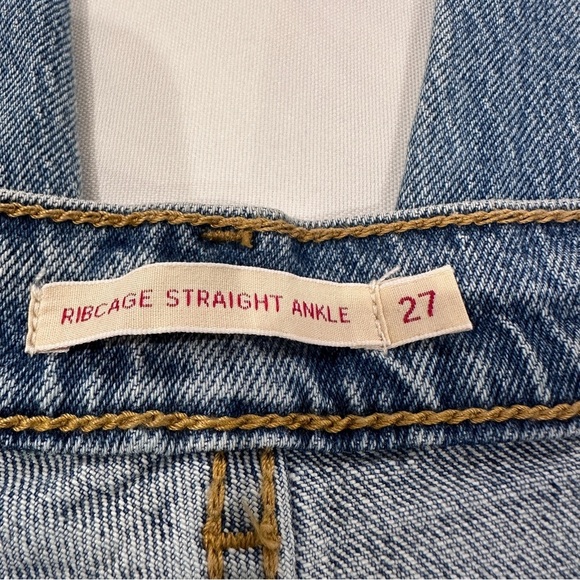 Levi's Premium Ribcage Jeans - Picture 6 of 9